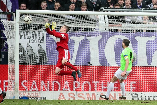 Chemnitzer FC geht in Osnabrück mit 0:3 unter - Tor für den VfL Osnabrück. Konstantin Engel (nicht im Bild) erzielt per Kopf den Treffer zum 3:0.