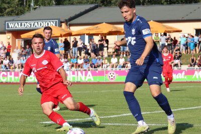 Chemnitzer FC gewinnt Testspiel zweistellig - Rückkehrer Tom Baumgart (r.) wirkte beim Chemnitzer FC mit und erzielte vier Tore.