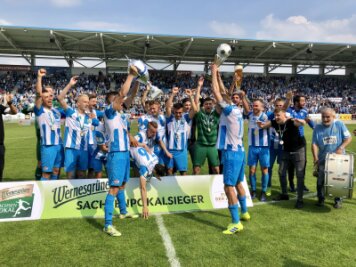 Chemnitzer FC holt den Sachsenpokal - Jubel über den Pokalsieg: Der CFC hat den FSV Zwickau am Samstag 2:0 besiegt.