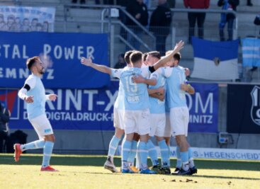 Chemnitzer FC setzt Siegesserie fort - Die Mannschaft des Chemnitzer FC hat am Samstag Grund zum Jubeln: Sie konnten im Spiel gegen Hertha BSC II punkten.