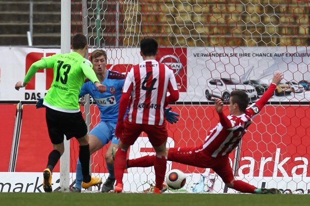 Chemnitzer FC siegt 2:0 gegen Rot-Weiß Erfurt - Tor zum 0:2 durch Tim Danneberg