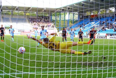 Chemnitzer FC siegt 3:0 gegen Osnabrück - Daniel Frahn erzielt per Elfmeter das 2:0.