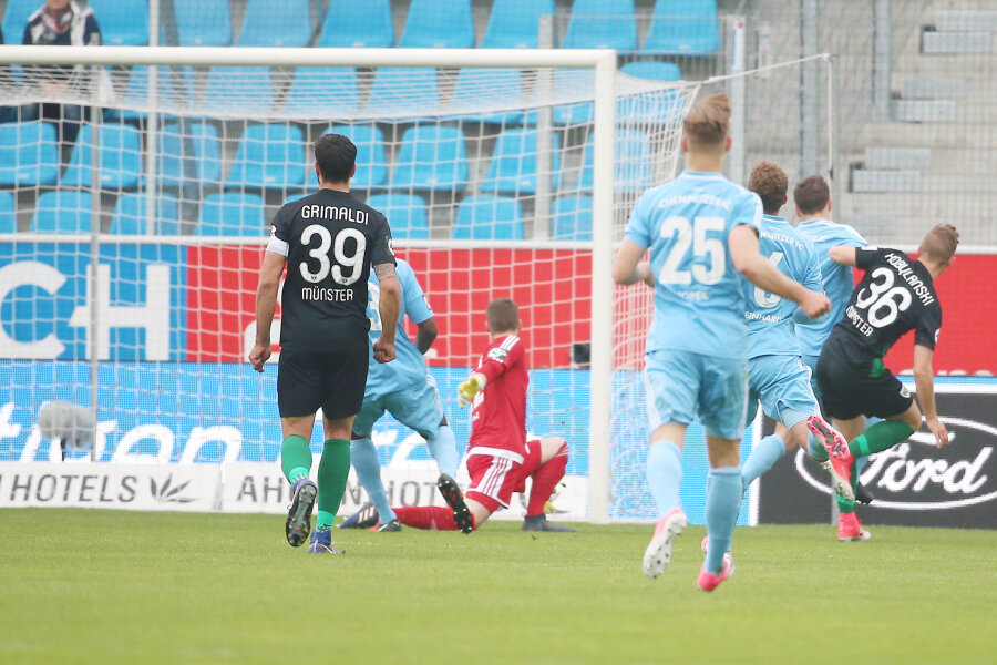 Chemnitzer FC unterliegt Preußen Münster mit 0:3 - Die Gäste gingen bereits in der 8. Minute durch ein Tor des Preußen Münster Spieler Martin Kobylanski in Führung.
