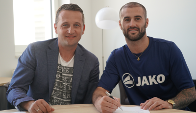Chemnitzer FC verpflichtet Neuseeländer Thomas Doyle - Thomas Doyle (rechts) neben CFC-Geschäftsführer Thomas Sobotzik.