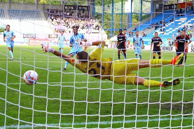Chemnitzer FC zurück in der Erfolgsspur - 3:0 gegen Osnabrück - Daniel Frahn erzielt per Elfmeter das 2:0.