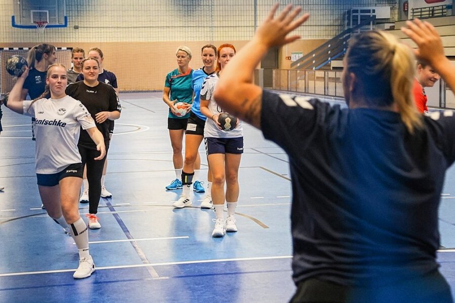 Chemnitzer Handballerinnen: Saisonvorbereitung läuft noch nicht richtig rund - Die Handballerinnen vom HV Chemnitz wollen schnellstmöglich wieder zurück in die 3. Liga. 