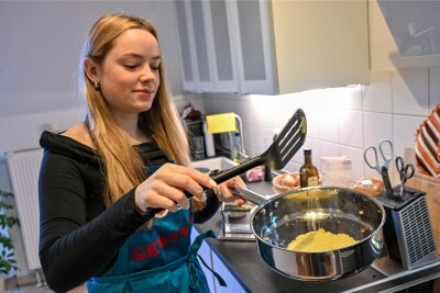 Chemnitzer Hobbyköchin gewinnt Kochshow „Küchenschlacht“ im ZDF - Das Thema Kochen begleitet Maren Janich von klein auf. Die 22-Jährige bekocht nicht nur gern Freunde oder Familienangehörige, sondern auch sich selbst.