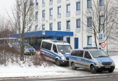 Chemnitzer Hotel alarmiert Polizei - Gruppe übernachtet in zwei Einzelzimmern - 