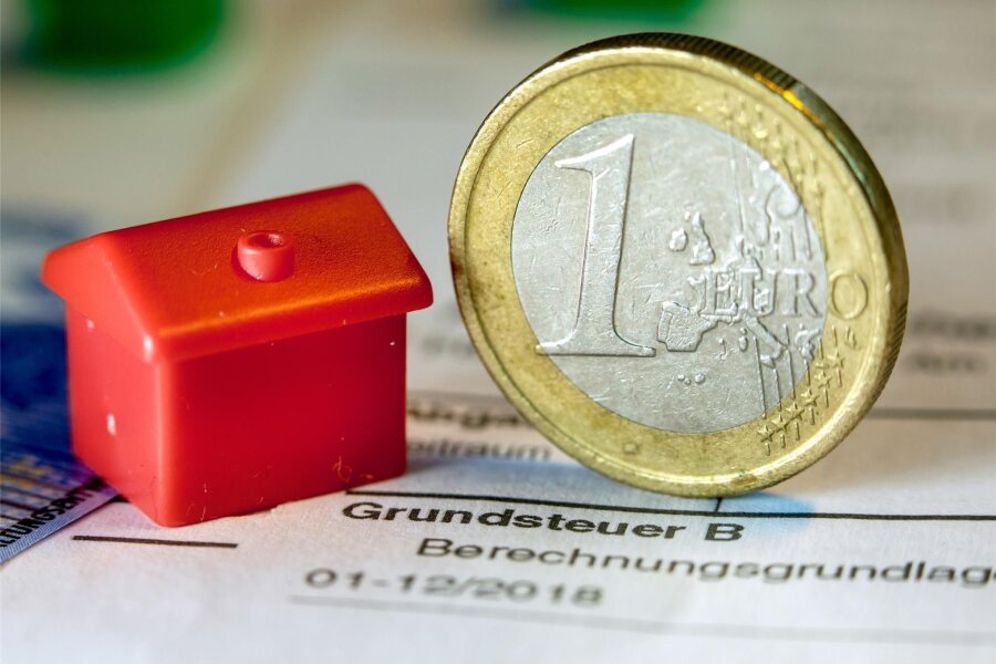 Chemnitzer Immobilieneigentümer rätseln: Wie hoch fällt die neue Grundsteuer aus? - Was kommt auf Chemnitzer Hauseigentümer zu nach der Reform der Grundsteuer? Erste Betroffene haben ihre Bescheide erhalten.