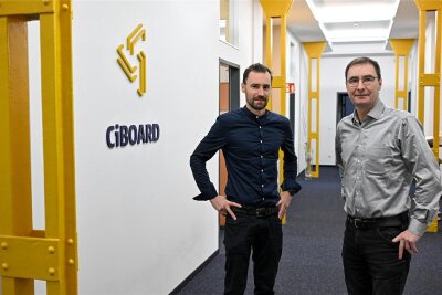 Chemnitzer IT-Firma entwickelt Steuerung für luxuriöse E-Zigarette - Seit 2012 hat die Firma Ciboard ihren Sitz in der Schönherrfabrik. Thomas Blasko (l.) und Michael Schwitzer haben mit ihrem Team schon viele Auszeichnungen gewonnen.