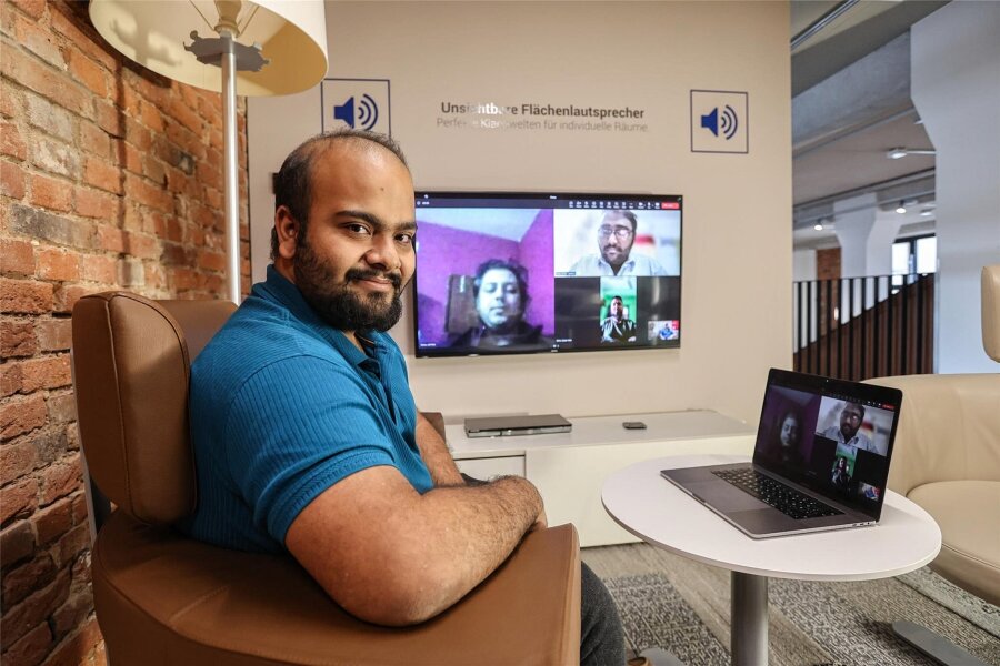 Chemnitzer Job-App besorgt IT-Fachkräfte, ohne dass diese umziehen müssen - Alif Hasan Khan aus Bangladesh koordiniert bei App-Concept von Chemnitz aus ein Team von Programmierern in seiner Heimat.