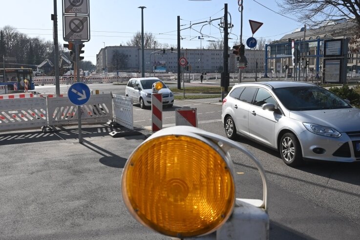 Im April sollen die Umbauarbeiten an der Zufahrt zum Johannisplatz beginnen. Auf Autofahrer kommen dann neue Einschränkungen zu. Eine zusätzliche Spur für die Ausfahrt wird errichtet. 