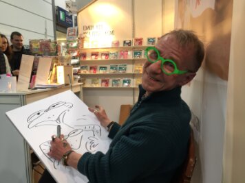 Chemnitzer Karikaturist Rainer Bach verstorben - Cartoonist Rainer Bach auf der Leipziger Buchmesse 2016.