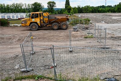 Chemnitzer Kooperationsschule: Neubau verzögert sich - wieder Umzug für neue Schule - Auf dem Gelände neben dem Terra-Nova-Campus soll die neue Schule entstehen. Die Fläche ist vorbereitet, nun stockt es aber. 
