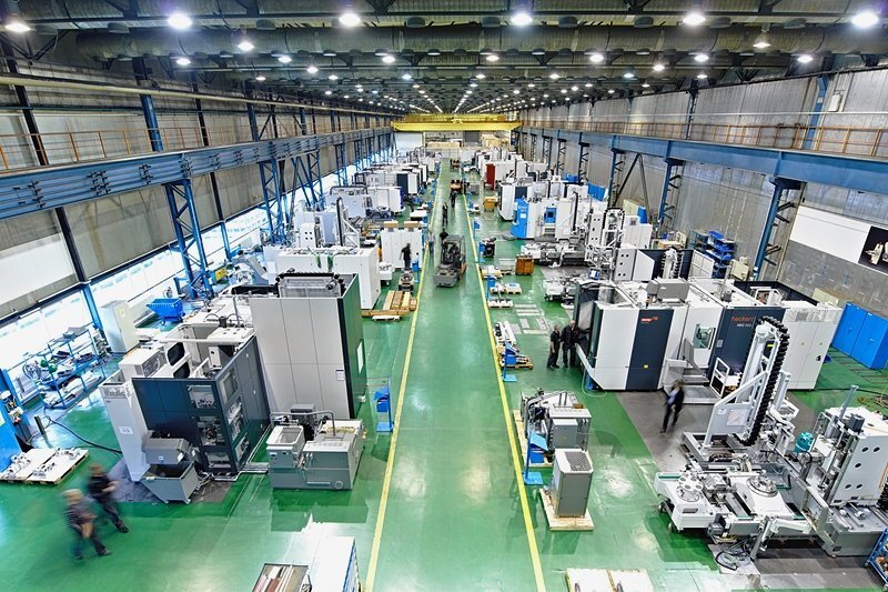 Chemnitzer Maschinenbauer setzt auf flexiblere Produkte - Blick in eine der Produktionshallen des Werkzeugmaschinenbauers Starrag in Chemnitz. 