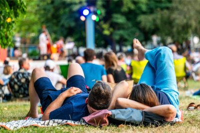 Chemnitzer Parksommer steuert neuen Besucherrekord an - Mehr als 14.000 Besucher waren in diesem Jahr schon beim Parksommer. Das Festival geht noch bis zum 6. August.