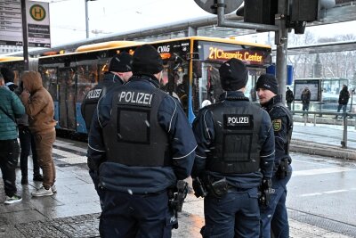 Chemnitzer Polizei stockt ihre Innenstadt-Truppe weiter auf - Seit Ende November ist in der Chemnitzer Innenstadt die Polizei mit einer neu formierten Einheit unterwegs. Sie soll für mehr Sicherheit im Stadtzentrum sorgen.