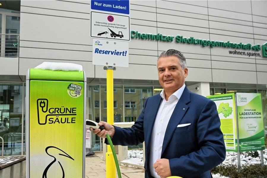 Chemnitzer Siedlungsgemeinschaft: Gewinner trotz des Hindernislaufes - Ringo Lottig, Vorstand der Chemnitzer Siedlungsgemeinschaft eG, ist stolz auf die Grünen Ladesäulen, weist aber auf viele Hindernisse beim weiteren Ausbau des Netzes hin. 