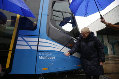 Chemnitzer Straßenbahn nach französischer Partnerstadt Mulhouse benannt - Die Oberbürgermeisterin von Mulhouse, Michèle Lutz, war bei der Feierstunde dabei.