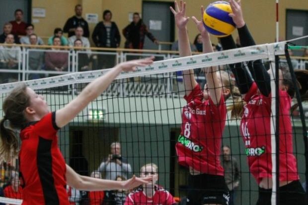 Chemnitzer Verein meldet Volleyballmannschaft aus Dritter Liga ab - Spielerinnen des CPSV bei einem Spiel gegen den TSV Ansbach.