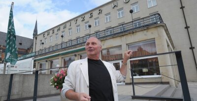Chemnitzer vermissen Tanzlokale - Dieter Leopold kam früher oft zum Tanzen ins Restaurant und in die Hofbar im Chemnitzer Hof. Doch diese Zeiten scheinen längst vorbei zu sein.
