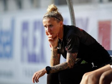 Chemnitzerin Anja Mittag spielt künftig für RB Leipzig -            Anja Mittag sitzt auf der Bank.
