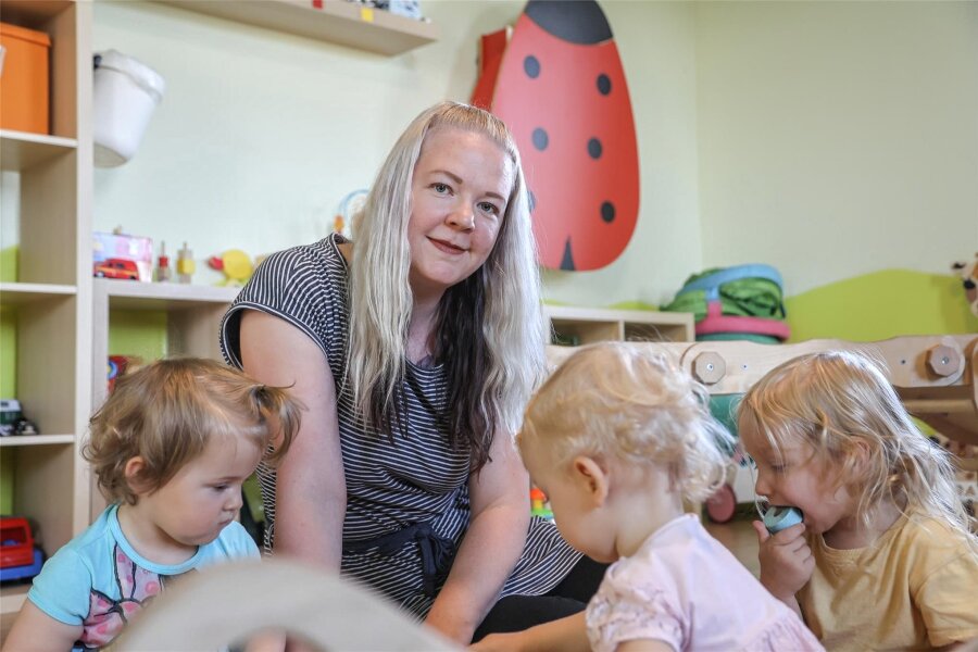 Chemnitzerin plant erste Übernachtungs-Kita in der Stadt - Seit acht Jahren betreut Tina Höfer die „Dschungelkids“. Künftig will die 33-Jährige auch Übernachtungsmöglichkeiten anbieten – für Kinder, deren Eltern im Schichtdienst arbeiten.