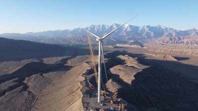 China kritisiert EU-Untersuchung gegen Windkraftunternehmen - Eine Windturbine nach der Installation in  in der nordwestchinesischen autonomen Region Xinjiang.