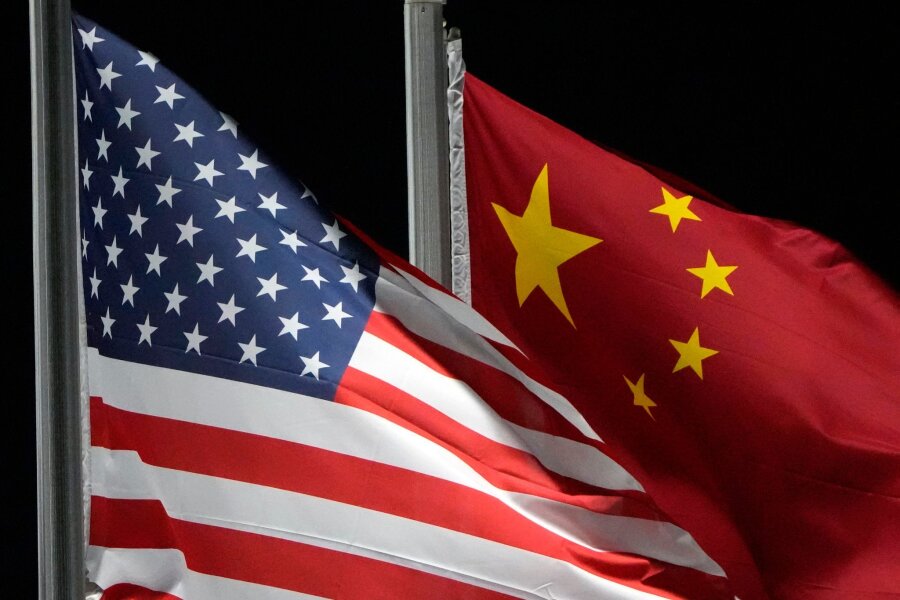 China setzt weitere US-Rüstungskonzerne auf Sanktionsliste - China hat Sanktionen gegen drei US-Rüstungskonzerne angekündigt.