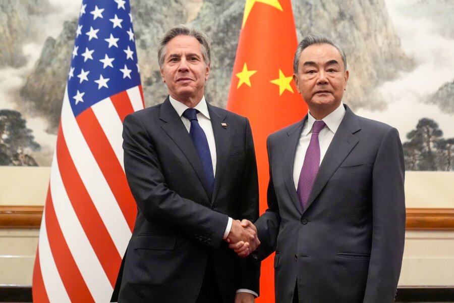 China warnt vor "negativen Faktoren" im Verhältnis zu USA - Das Verhältnis zwischen den USA und China ist angespannt. Das zeigte nun auch das Treffen von US-Außenminister Antony Blinken (l) und Chinas Außenminister Wang Yi.