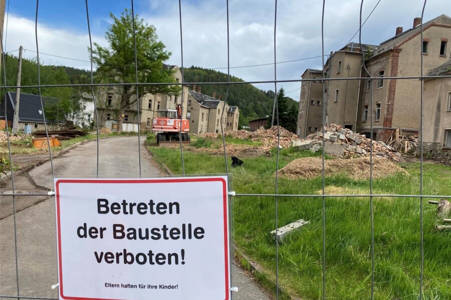 „Chinesenviertel“ in Falkenau: Wie es nach der Zwangsversteigerung weitergeht - Der Abbruch der verfallenen Gebäude im sogenannten Chinesenviertel in Falkenau soll voraussichtlich am 15. Juli beginnen.