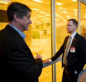 Sachsens Ministerpräsident Michael Kretschmer besucht den Forschungskomplex NYCreates in Albany. Knapp 3000 Menschen arbeiten hier, Forscher und Ingenieure aus 40 Ländern. 