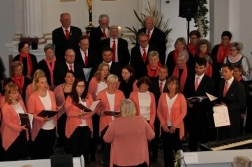 Chöre singen gemeinsam in Lunzenau - Die Montagssänger, der Paul-Fleming-Chor und der Chor MelodieLibochovice traten zusammen auf.