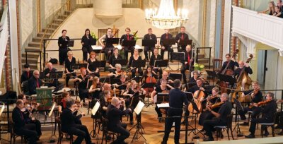 Choristen aus aller Welt in Marienkirche - 27 Streicher und 16 Bläser haben beim Abschlusskonzert der Sächsischen Chor- und Instrumentalwoche in der Marienkirche gespielt. 