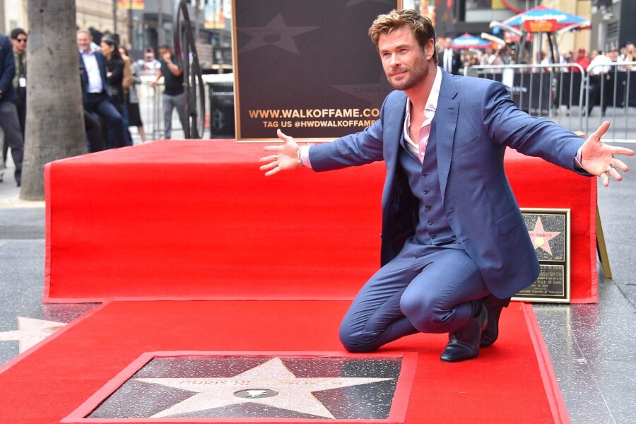 Chris Hemsworth verwechselte Auszeichnungen - Chris Hemsworth mit seinem Stern auf dem Hollywood Walk of Fame.
