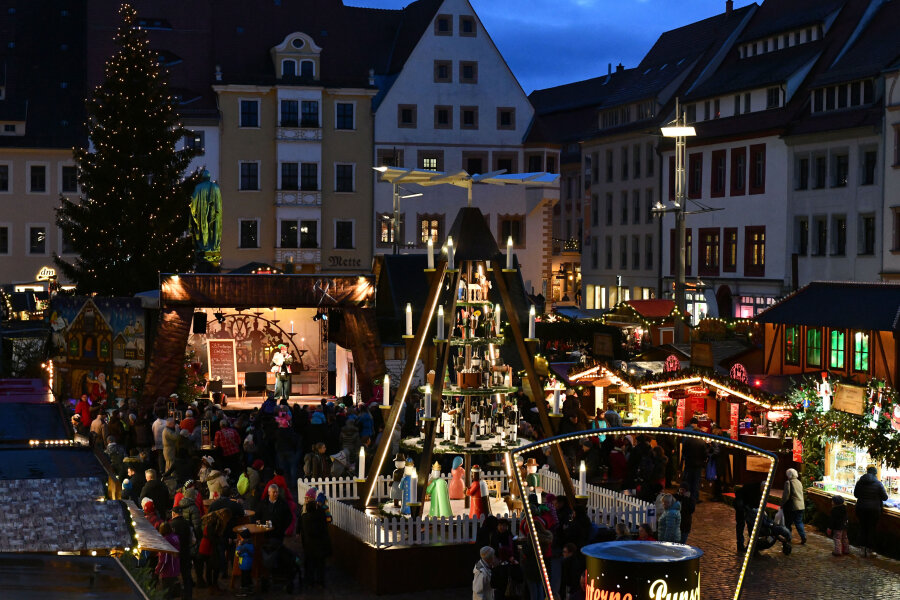 Christmarkt in Freiberg eröffnet - 