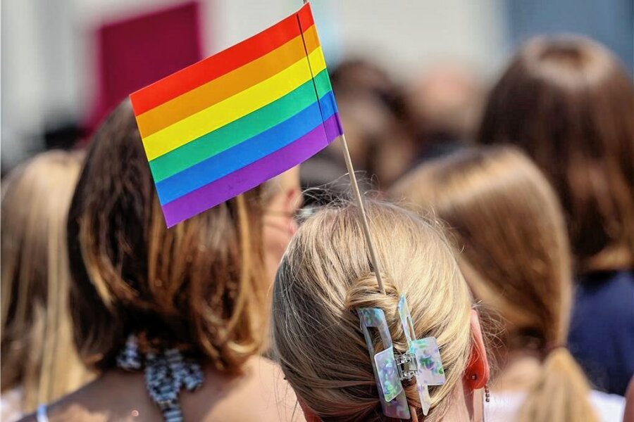 Christopher Street Day im Erzgebirge - Wird am Samstag voraussichtlich häufiger zu sehen sein: die Regenbogenfahne, das Symbol der Vielfalt.