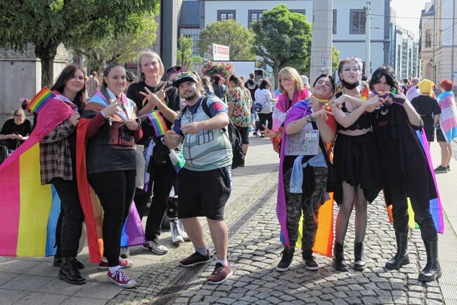 In echter Feierlaune präsentierten sich im vergangenen Jahr viele Gäste des ersten Christopher-Street-Day in Zwickau. 