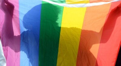 Christopher-Street-Day kommt auf den Hauptmarkt - Die Regenbogenfahne ist ein internationales Symbol, das die Lesben- und Schwulenbewegung benutzt. 