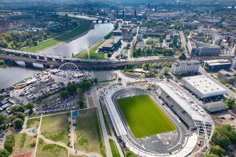 City Biathlon am 15. September erstmals in Dresden - Sonne scheint auf die Baustelle des Heinz-Steyer-Stadions im Sportpark Ostra.