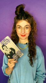 Clara Zetkin trifft ein junges Publikum - Lou Zucker hat das Buch "Clara Zetkin - eine rote Feministin" geschrieben. 