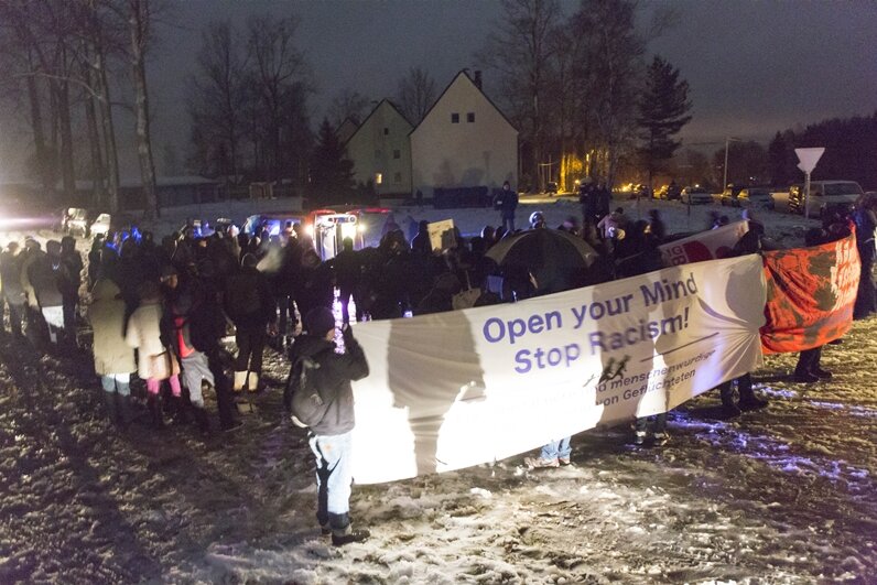 Clausnitz: Rund 100 Demonstranten setzen Signal gegen Fremdenhass - 
