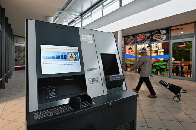 Commerzbank: Ab sofort gibt's wieder Geld in Rochlitz - In Rochlitz können Kunden der Commerzbank wieder Geld ein- und auszahlen.