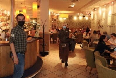 Corona-Ausbruch im Café "Alex": Neun Mitarbeiter betroffen - Im "Alex" in Zwickau werden seit Freitagnachmittag wieder Gäste bedient. Die Öffnungszeiten sind vorerst eingeschränkt. 