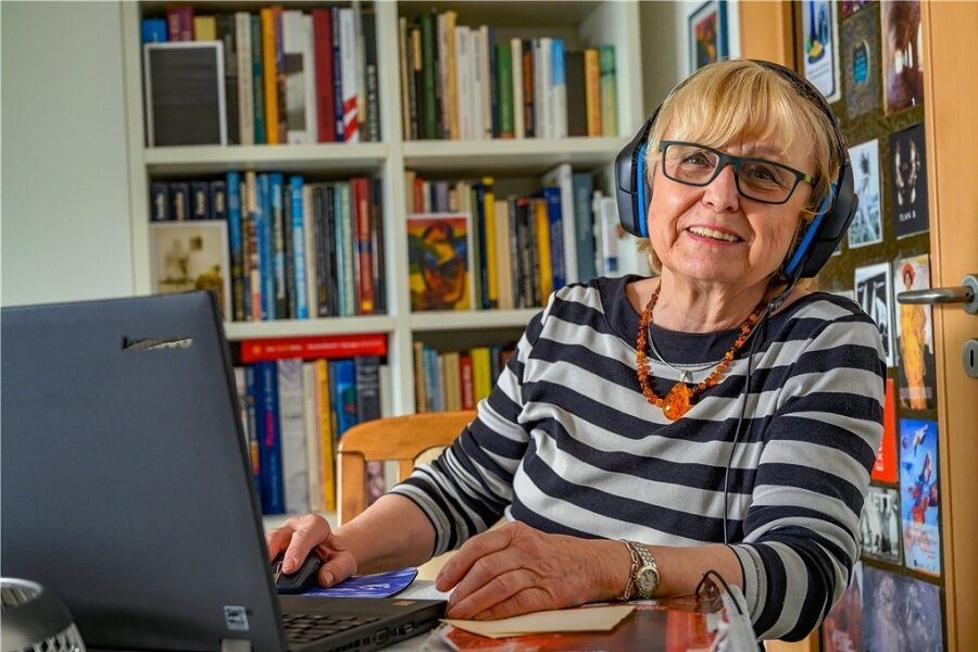Sie ist fast immer online - Christine Bauer aus Chemnitz organisiert Referenten für das Seniorenkolleg an der TU Chemnitz. 