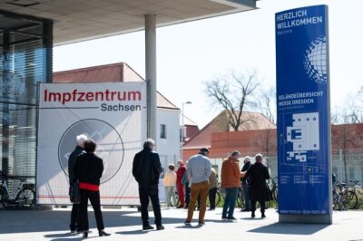 Corona-Erstimpftermine in Sachsen ab Juni nur noch in den großen Städten buchbar - Das Impfzentrum an der Messe Dresden ist eins von nur drei Zentren in Sachsen, die erhalten bleiben sollen.