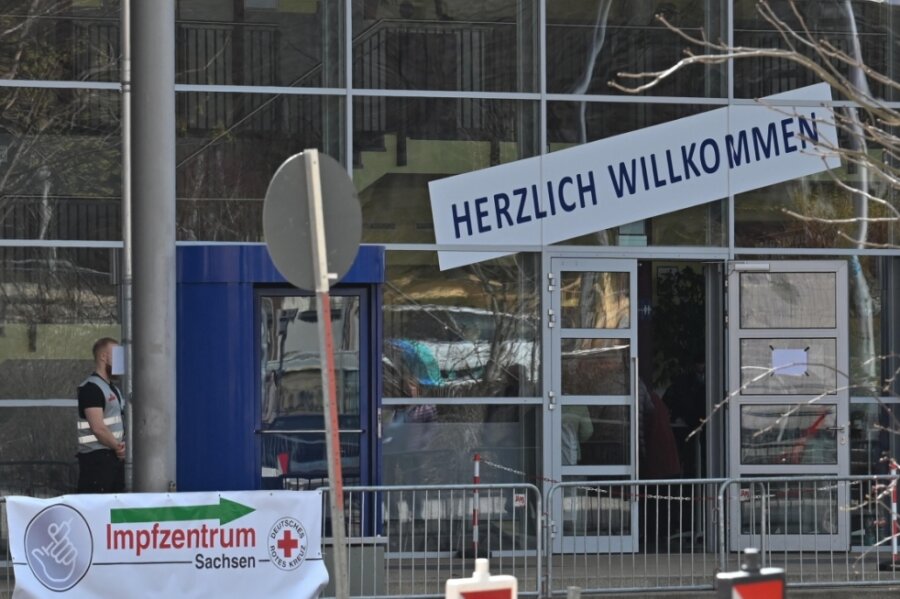Corona-Impftermine in Chemnitz trotz Aufstockung schnell weg - Frust bei Patienten - 