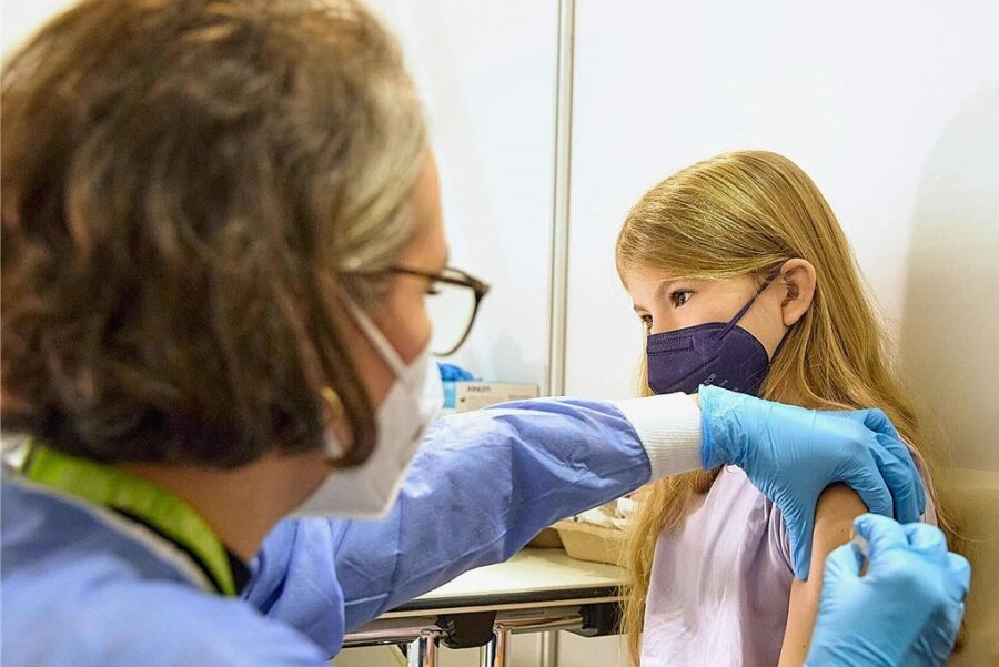Eine Impfstraße für Kinder von fünf bis elf vergangene Woche in Wien: Die Impfung wurde "off label" mit dem Vakzin von Biontech/Pfizer angeboten. Auch in Deutschland vermittelt eine Initiative solche Angebote. 
