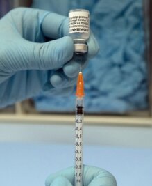 Corona-Impfungen: Flut der Beschwerden reißt nicht ab - Wer im Vogtland derzeit eine Corona-Auffrischungsimpfung haben möchte, muss Geduld mitbringen. 