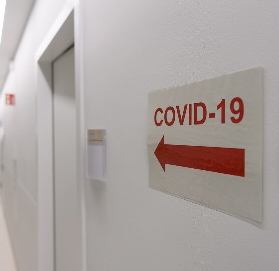 Corona in Sachsen: 166 weitere Todesfälle seit Heiligabend - In Sachsen sind zwischen Heiligabend und Montag weitere 166 Todesfälle im Zusammenhang mit dem Coronavirus gemeldet worden.